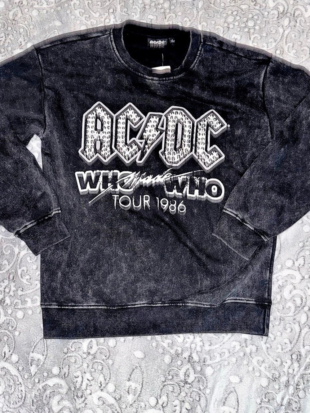 AC/DC Who Made Who Tour 1986 Women’s Graphic Sweatshirt Size L NWT